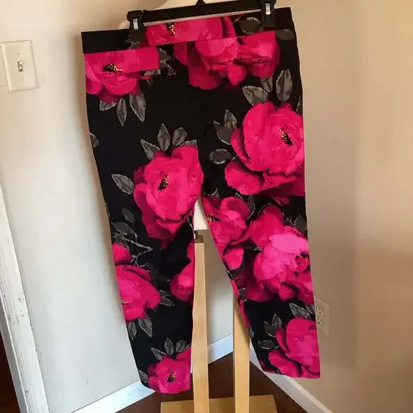 Trina Turk Black and Pink Floral Ankle Pants Size 10 - Picture 3 of 3